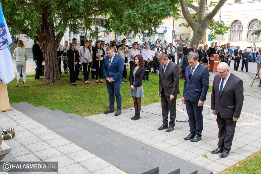 (►) „Kevesen hitték, hogy a megcsonkított Magyarország életben marad