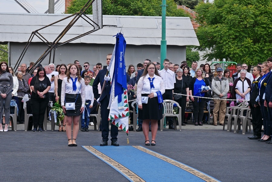 Vári ballagás - több mint százhúsz diák búcsúzott el az iskolától