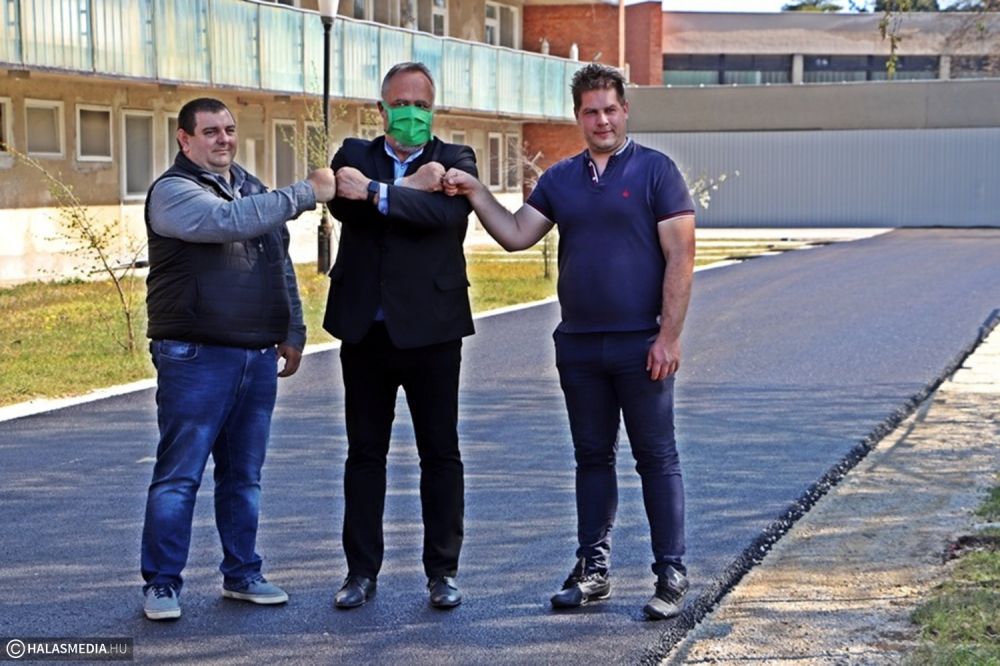 Hatmillió forinttal támogatja a kórházat a bócsai polgármester (galéria)