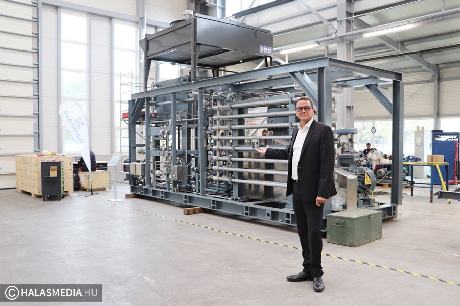 A sorozatgyártásra készülnek (galéria)