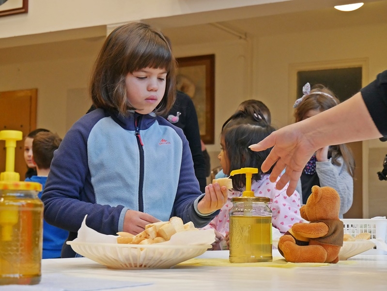 (►) Mézes reggeli a Szent József Iskolában
