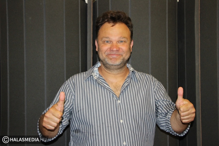 Mesteremberekkel érkezett