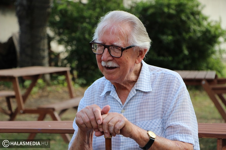 Barát(h)i kiállításra készülve