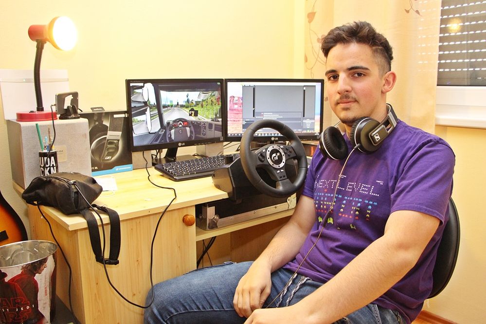 Traktorozás és kamionvezetés a nyolcadikon