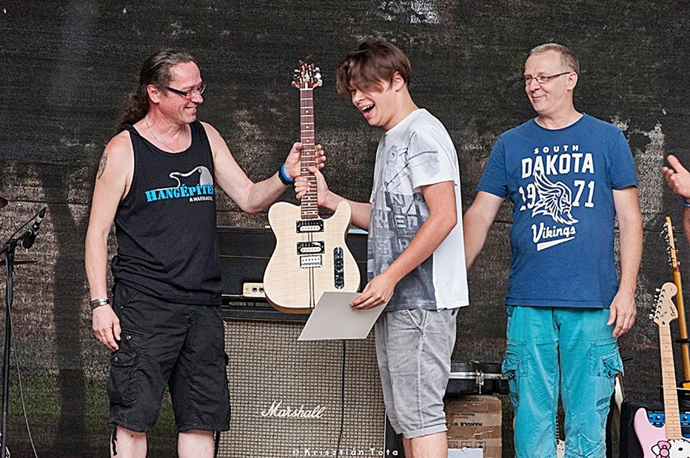 Díjazott halasi gitáros