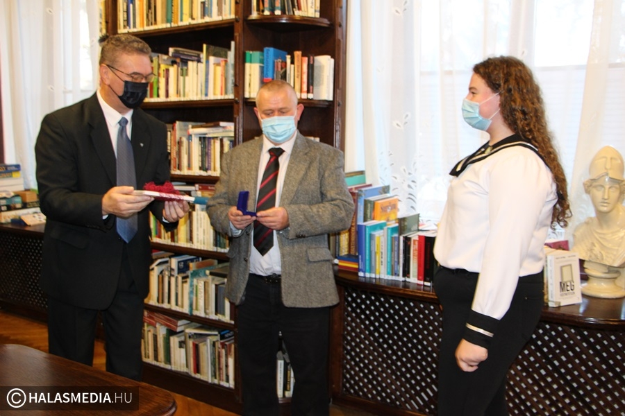 Elismerés Olajos Tamara Hannának