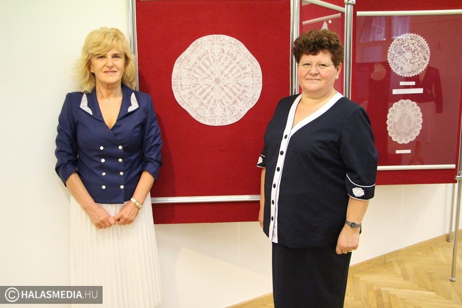 Eseménydús, csipkés március