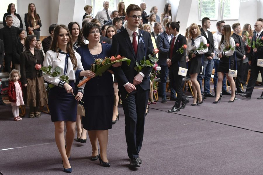 (►) Elköszöntek a bibós diákok is