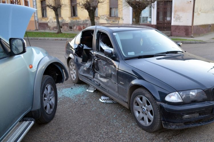 Terepjáróval ütközött