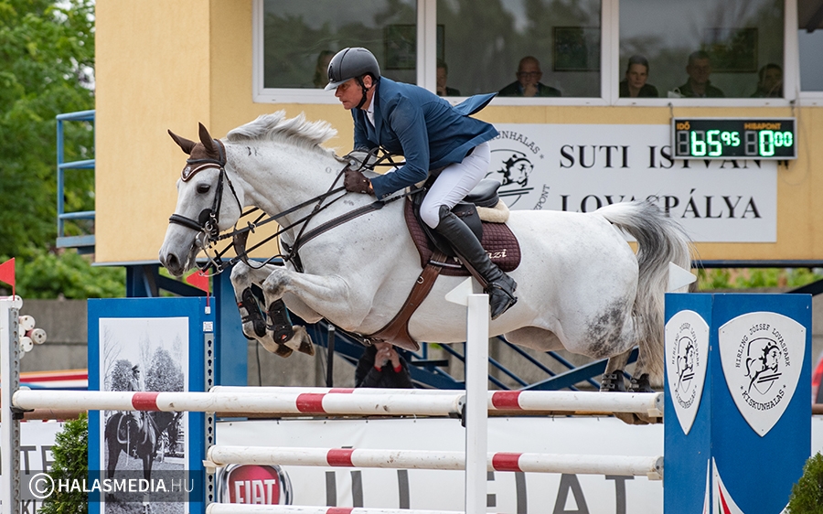 (►)  Bajnoki döntők és Walter búcsú a lovasparkban