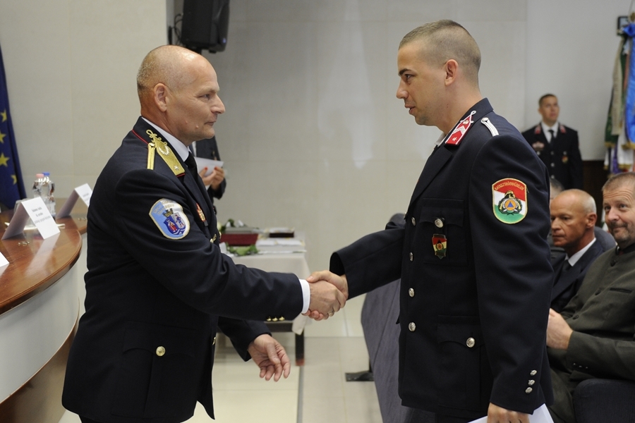 Halasi tűzoltók elismerése Szent Flórián napja alkalmából