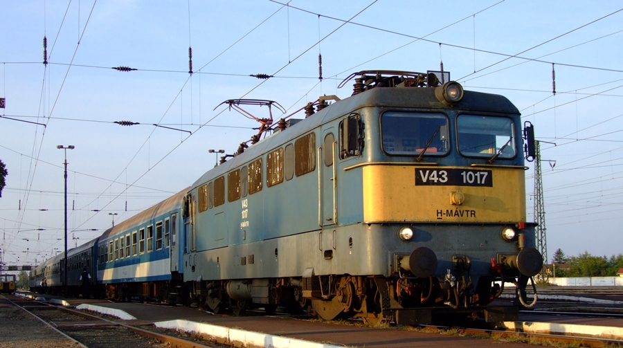 Vonattal utazik? Figyeljen!