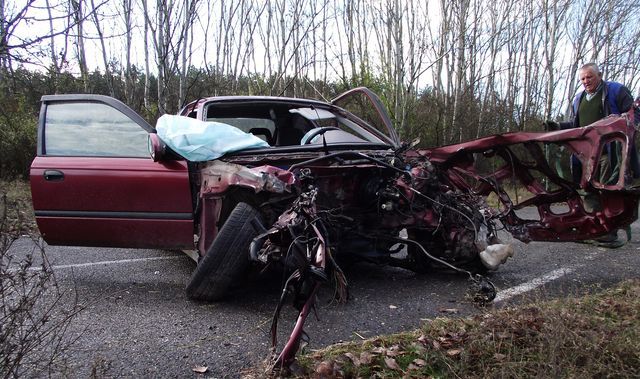 Teherautóval ütközött (videó)