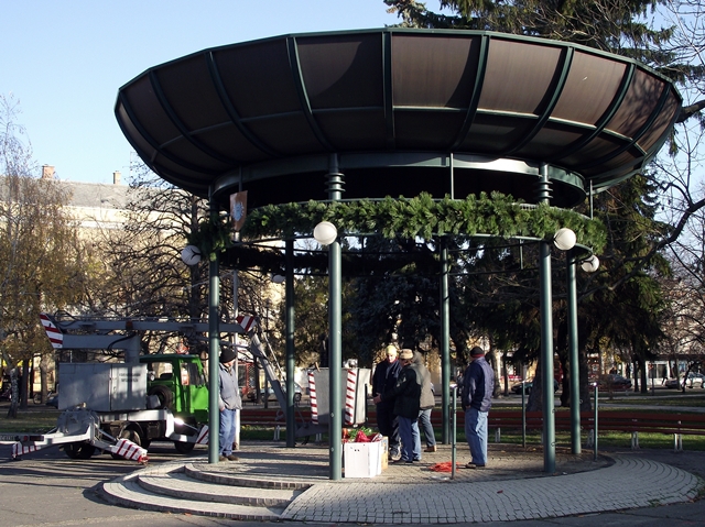 Adventi készülődés a főtéren