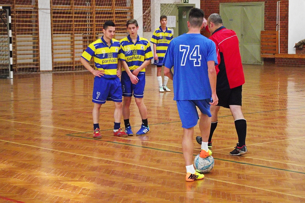 Teljes forduló volt a kispályán