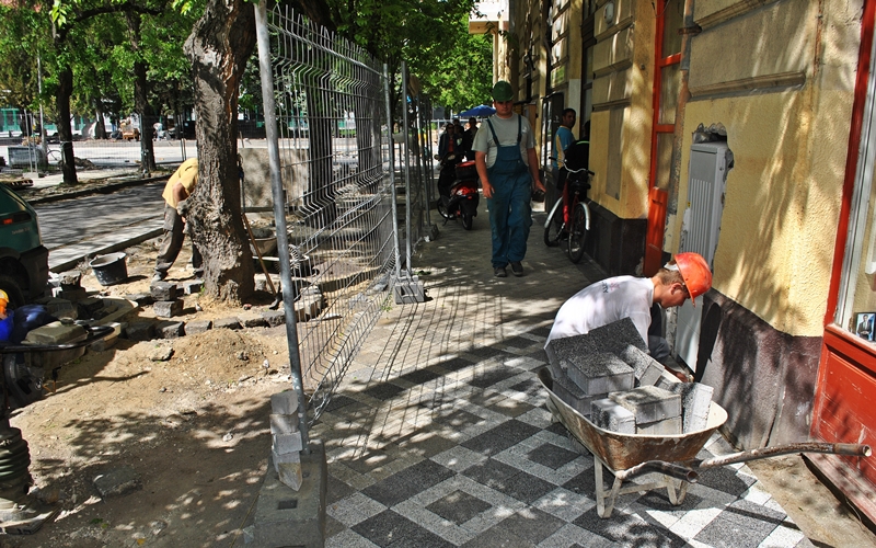 Kerüljenek, mert építenek! 