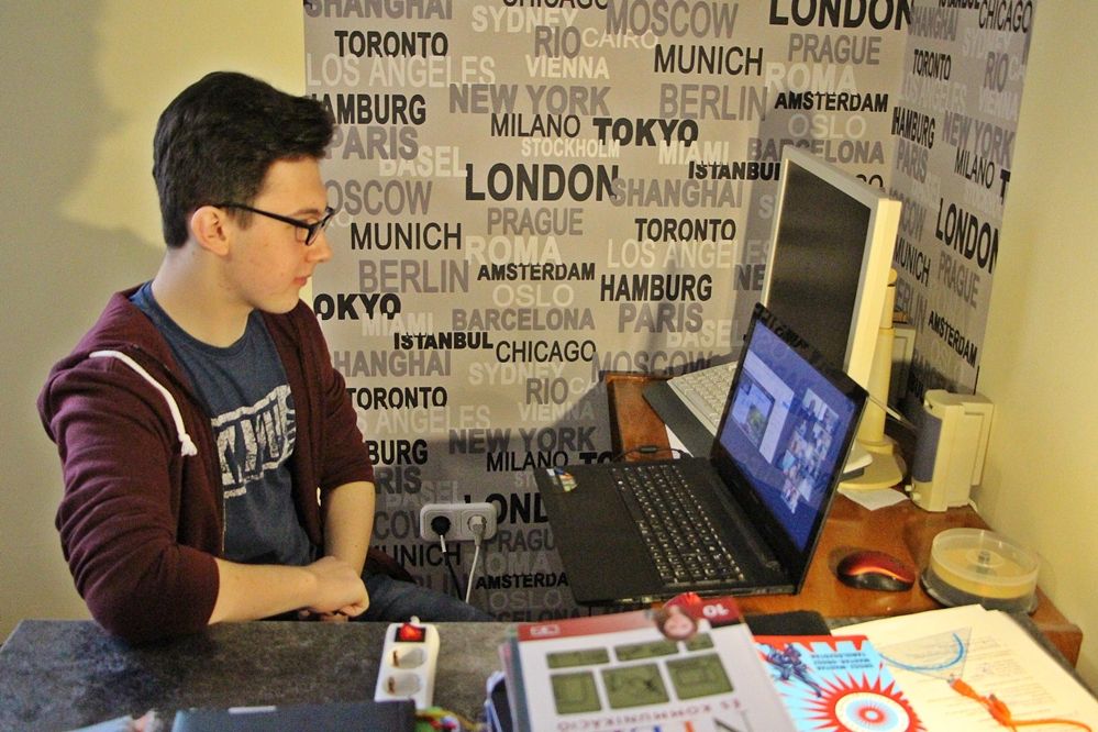 Angolóra a nappaliból