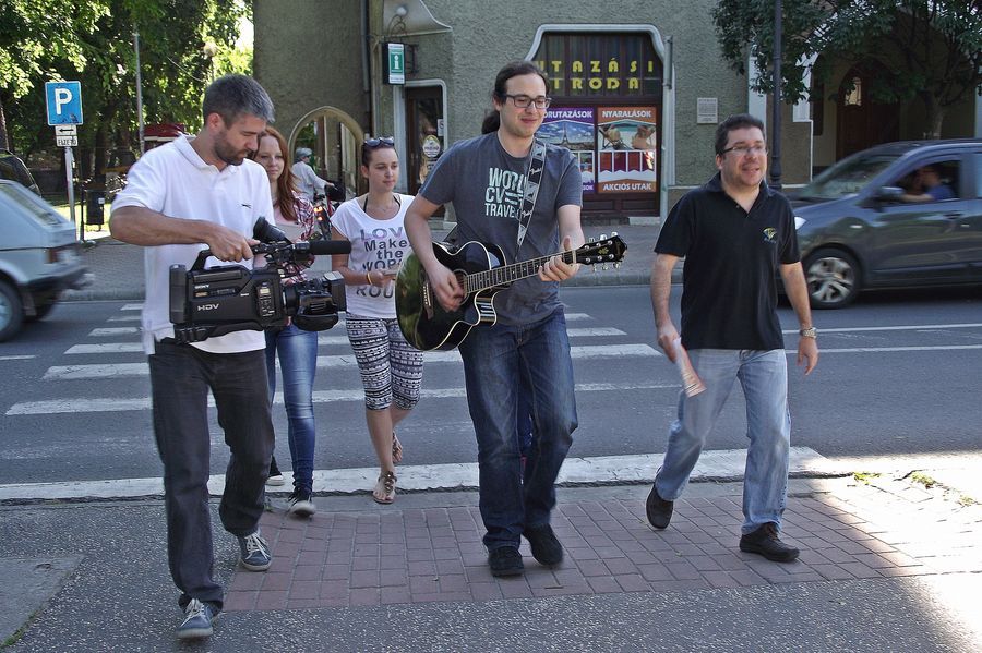 Zenészek keltettek feltűnést (videóval)