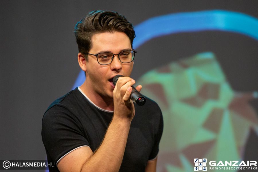 Tizenhat remek produkció a karaokedöntőben