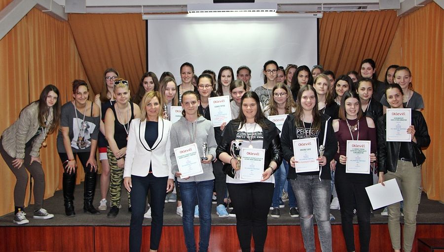 Egyre népszerűbb Halason a lányfoci