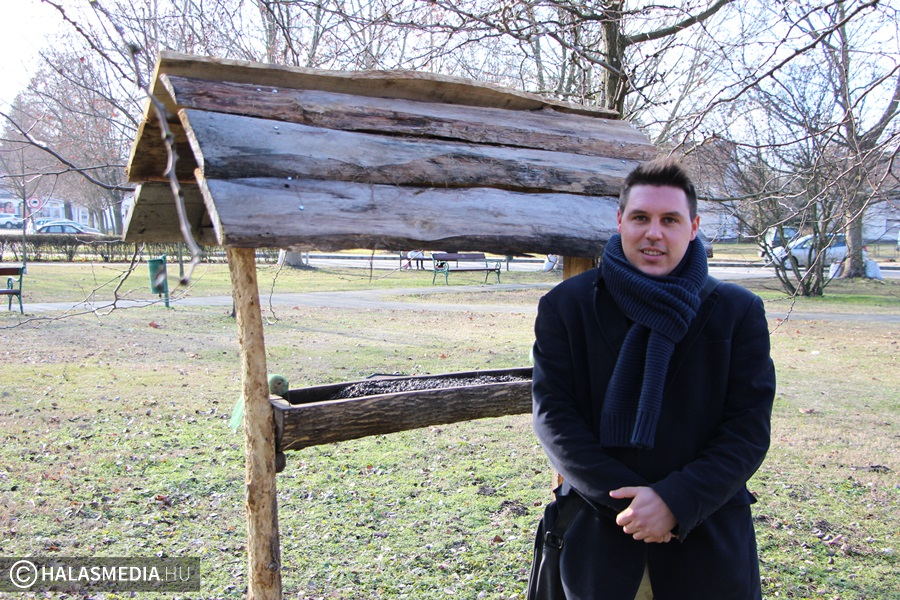 Feltöltötték a madáretetőket