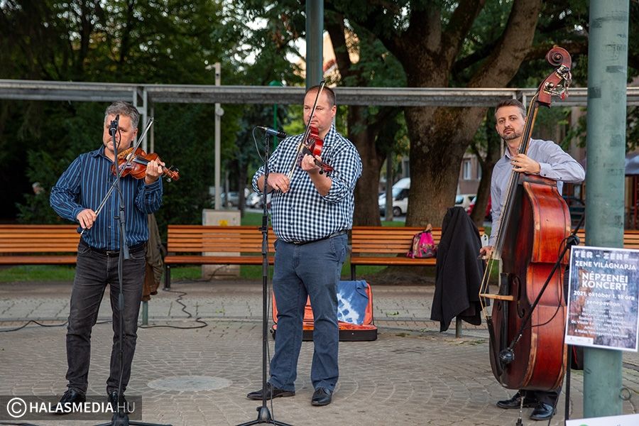 Zene világnapi népzenei koncert Halas főterén