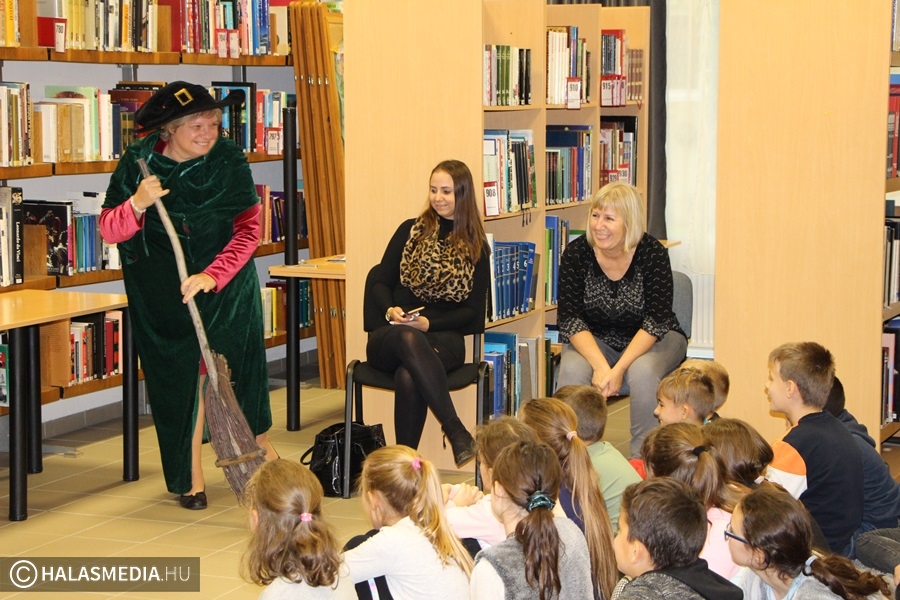 Varázslat a könyvtárban