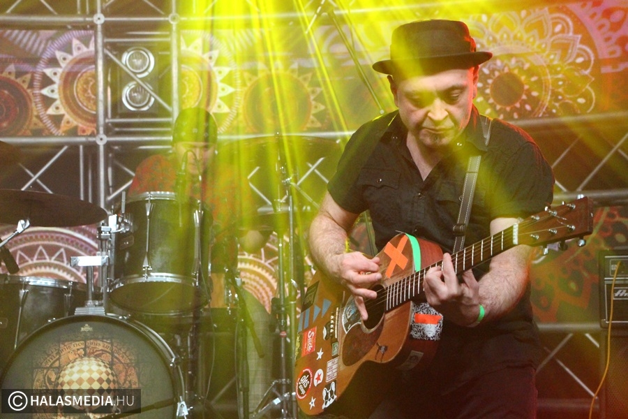 Zárás után nyitás