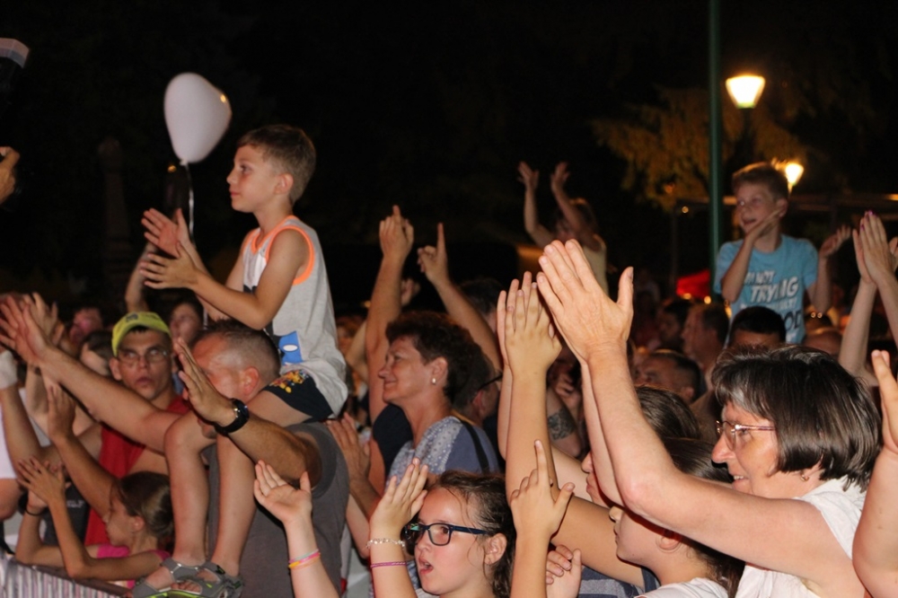 Híres fesztiválok, események, regionális visszatekintések