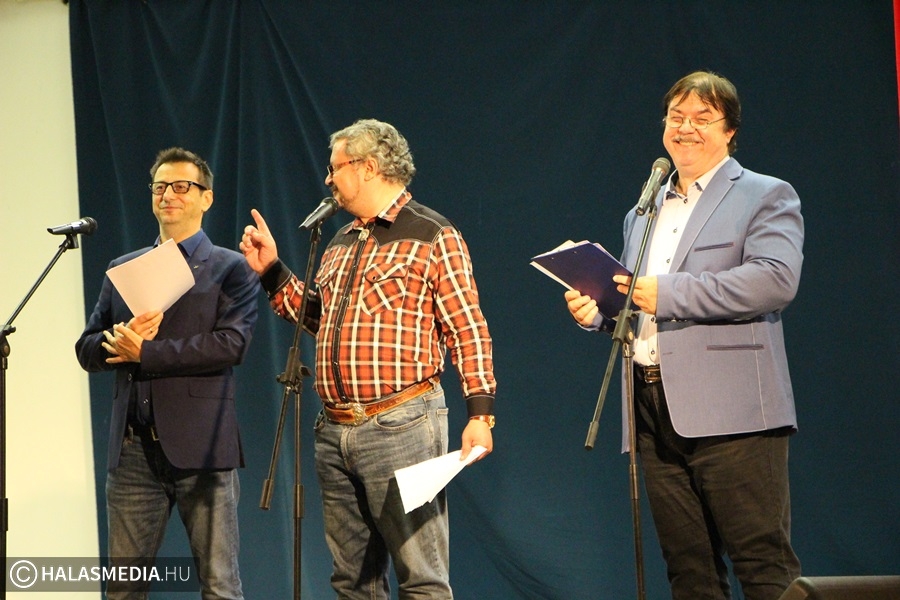 Kacagtak, közben pedig jótékonykodtak