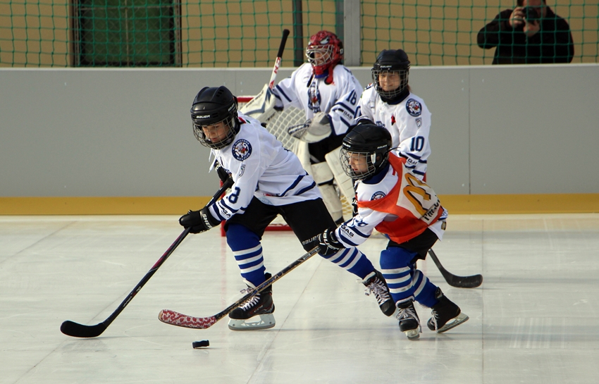 Korcsolyapályát avattak a Sziládyban (galériával)
