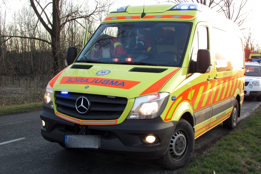 Megöléssel fenyegette a fivérét ellátó mentőket a halasi férfi