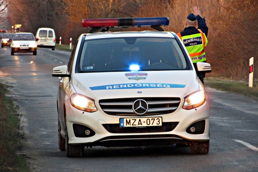 Balesetek az ónos eső miatt, mentőket, tűzoltókat riasztottak