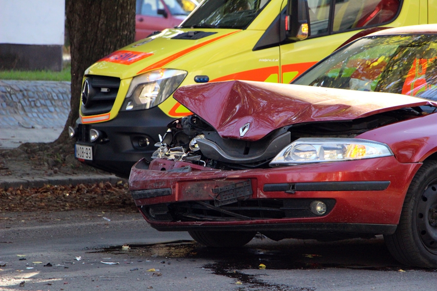 Hármas ütközés a Kossuth utcán