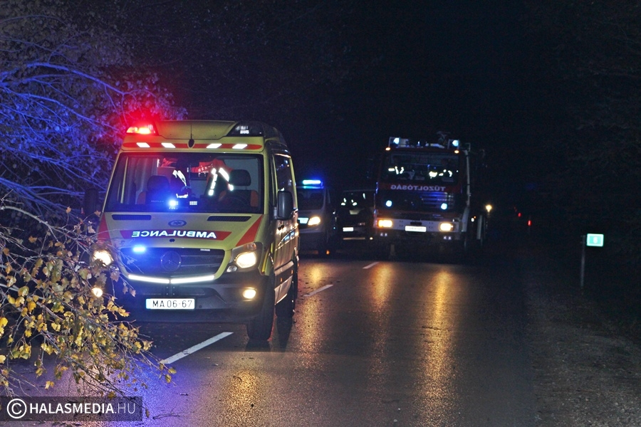 Fiatalokat ért baleset az fehértói elágazás közelében