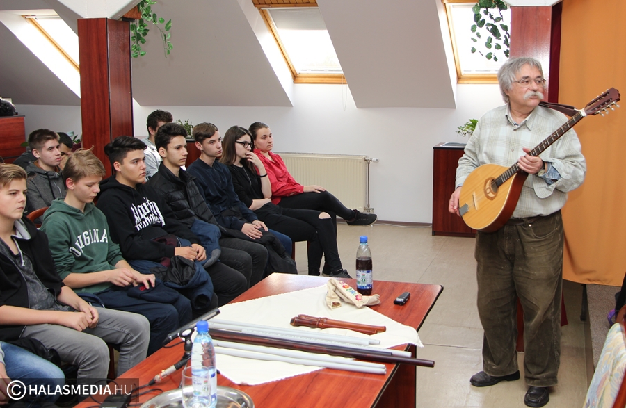 Zenés fizikaóra a Tekóban (galériával)