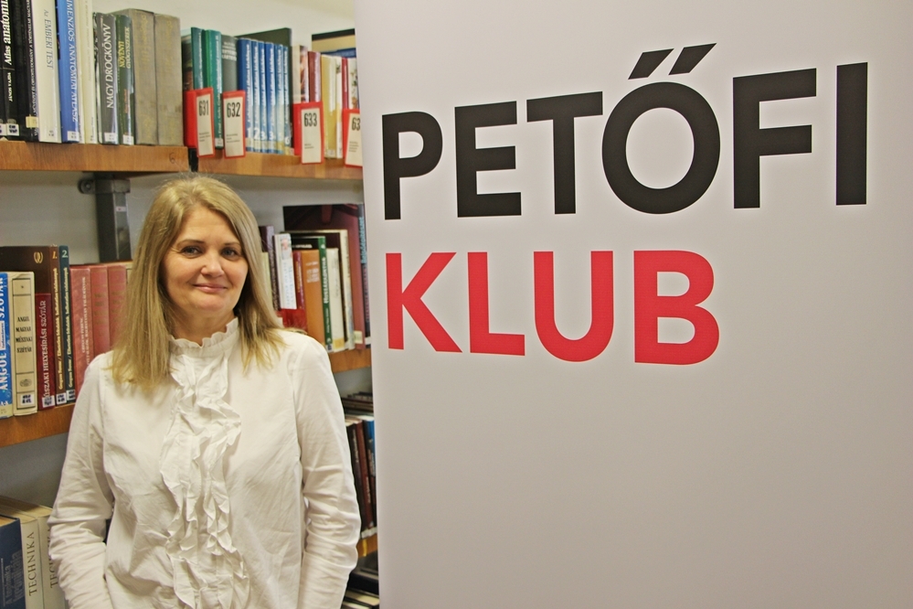 (►) Közösségi verselés egy napon át