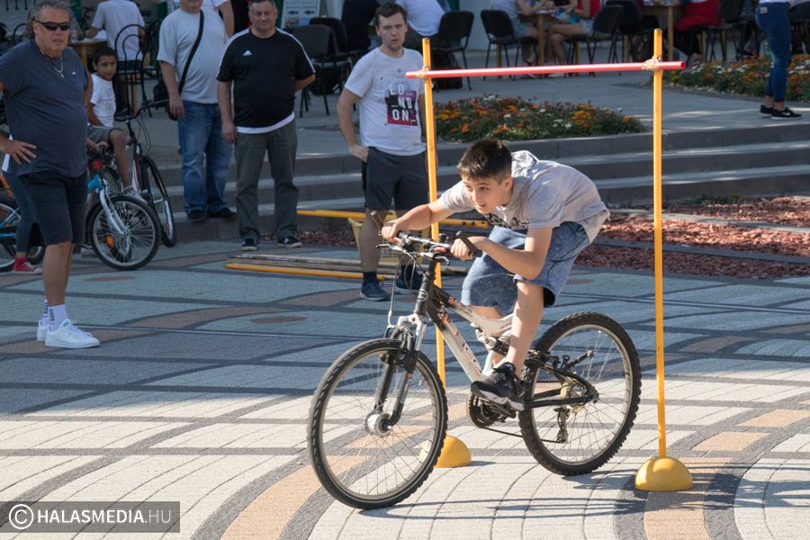 Autómentes nap, sok programmal