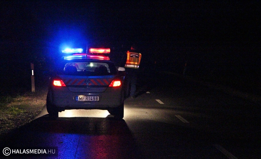 Villanyoszlopnak ütközött egy autó Pirtón