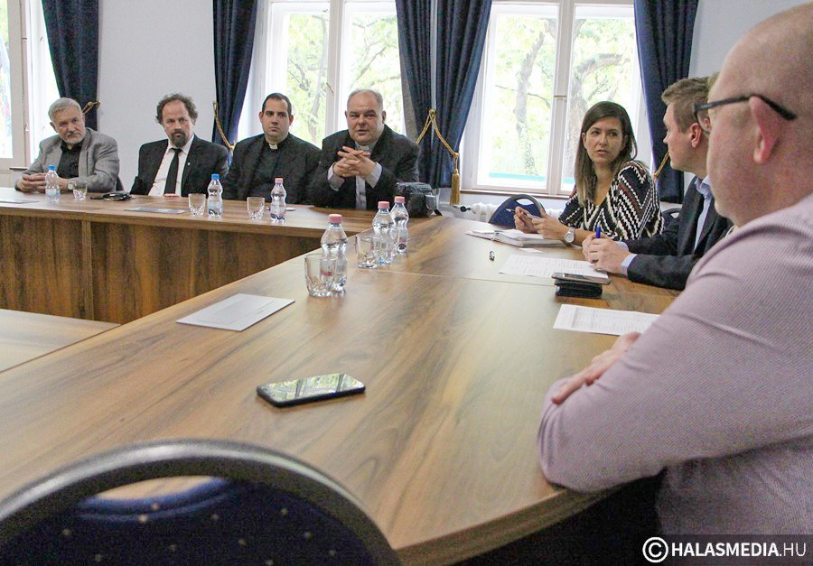 Éves egyházi találkozó a városházán