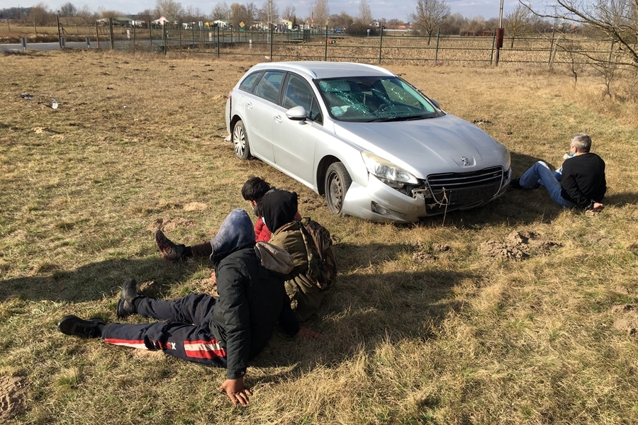 Migránsokat fogtak az 53-as főúton, Halas határában (galéria)