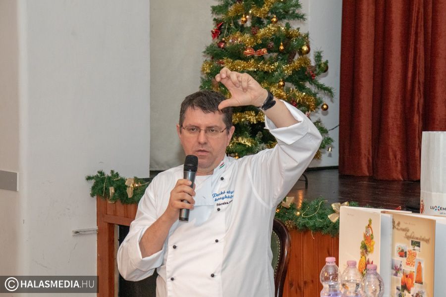 Ezüstös gálavacsora (galériával)