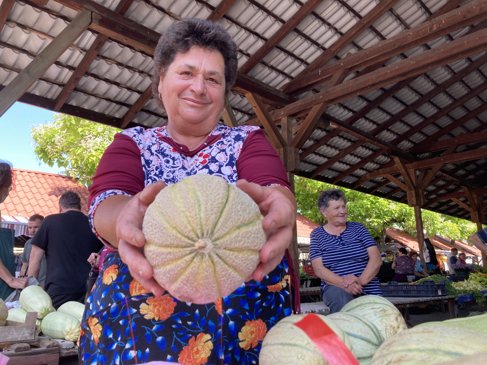 Gyümölcskínálat a piacon