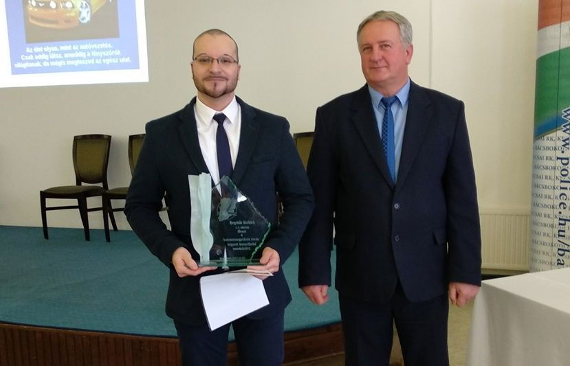 Elismerés a halasi zászlósnak