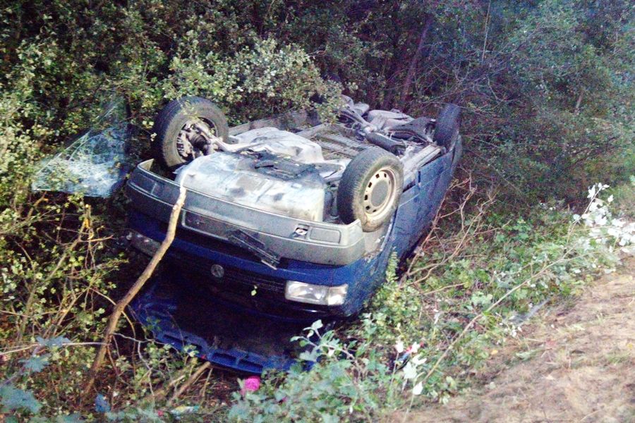 Árokba borult egy kisbusz Balotaszállásnál, öten megsérültek