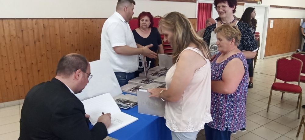 Könyv Kisszállásról