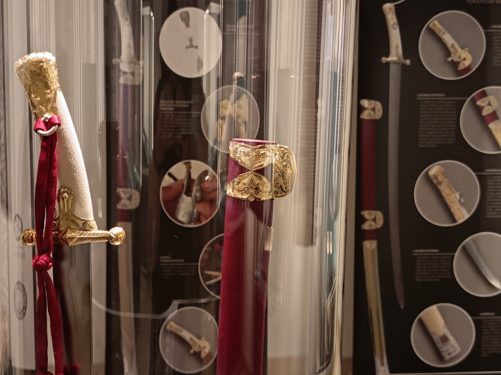 Aranyszablya és tarsolylemezek – időutazás a honfoglalás korába