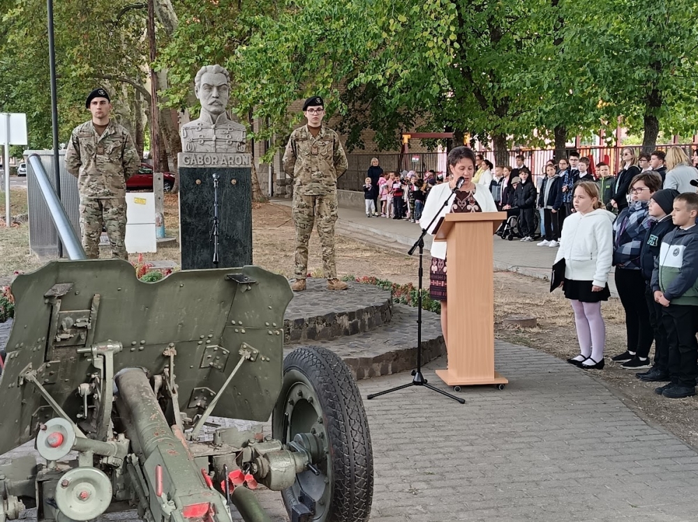 A Pákozdi csatára emlékeztek a Gábor Áron szobornál