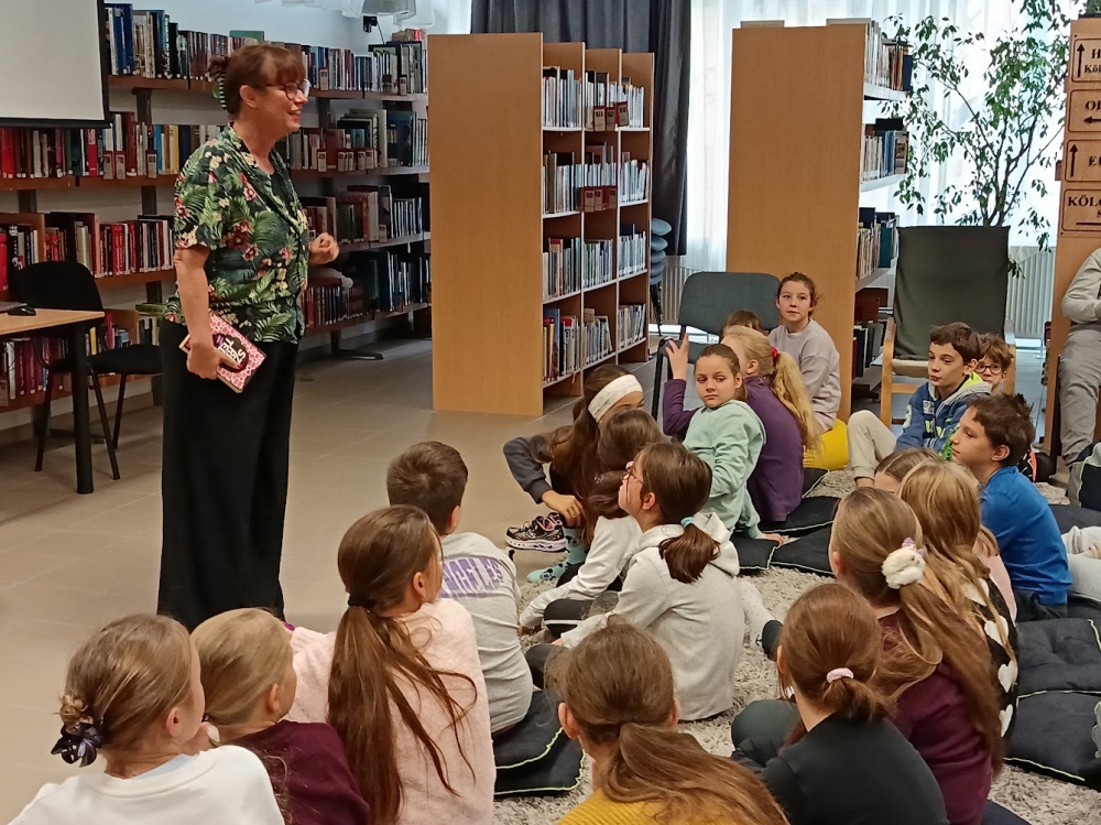 Fiala Borcsa és kalandos regényei a halasi könyvtárban