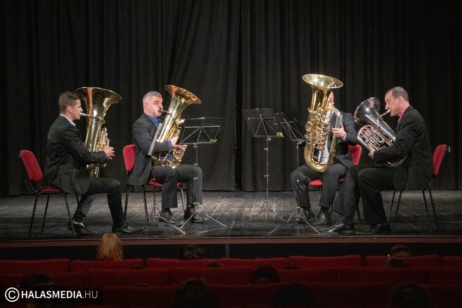 Nehéz Fiúk a Filharmónián